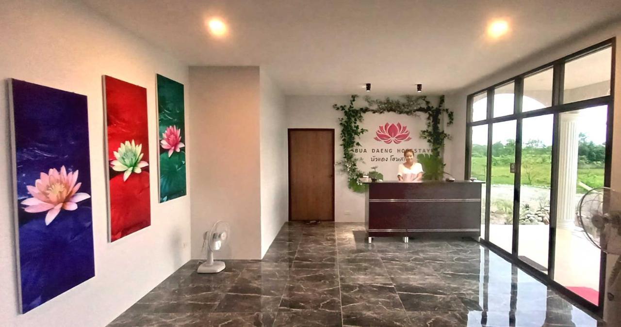 Bua Daeng Homestay Resort Kumphawapi Ngoại thất bức ảnh