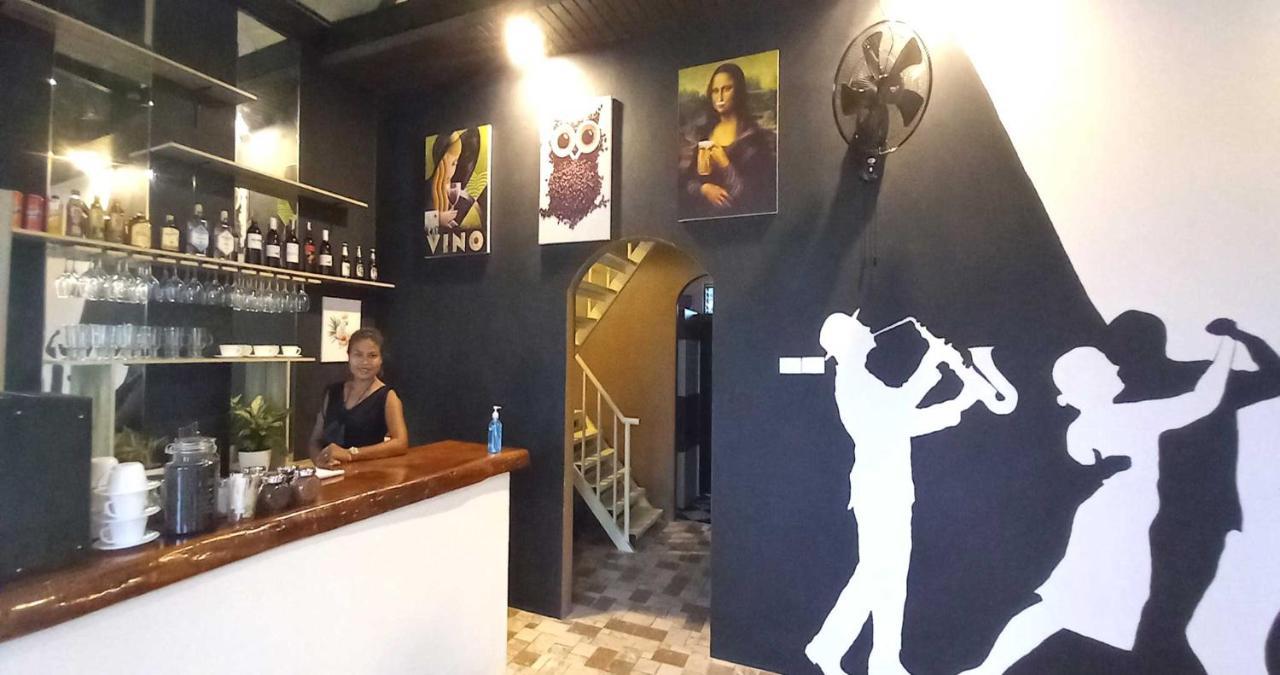 Bua Daeng Homestay Resort Kumphawapi Ngoại thất bức ảnh