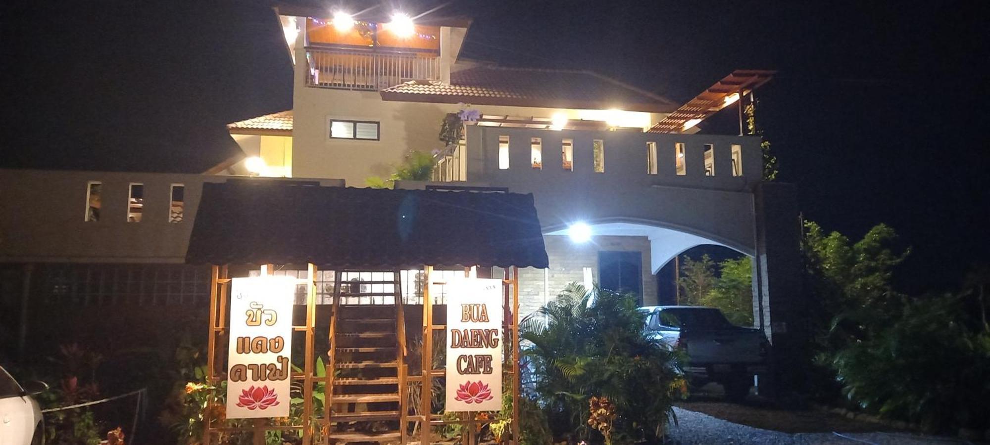 Bua Daeng Homestay Resort Kumphawapi Ngoại thất bức ảnh