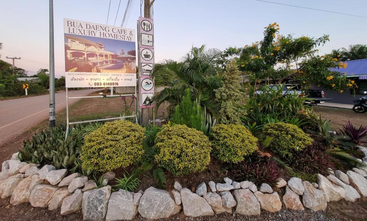 Bua Daeng Homestay Resort Kumphawapi Ngoại thất bức ảnh