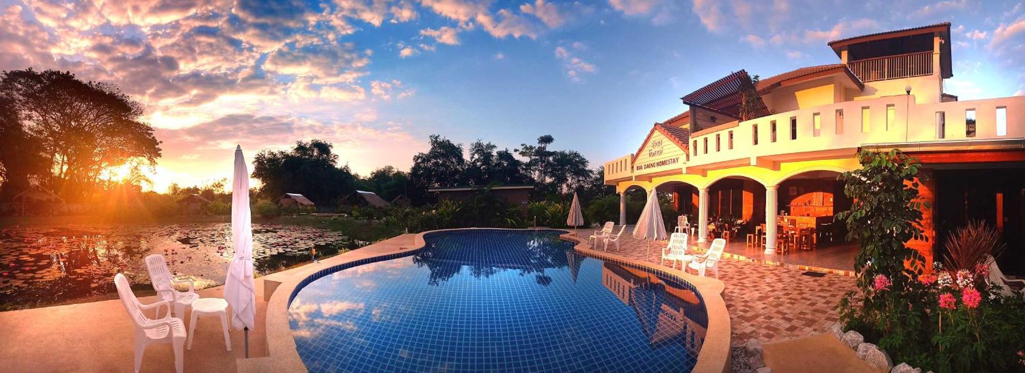 Bua Daeng Homestay Resort Kumphawapi Ngoại thất bức ảnh