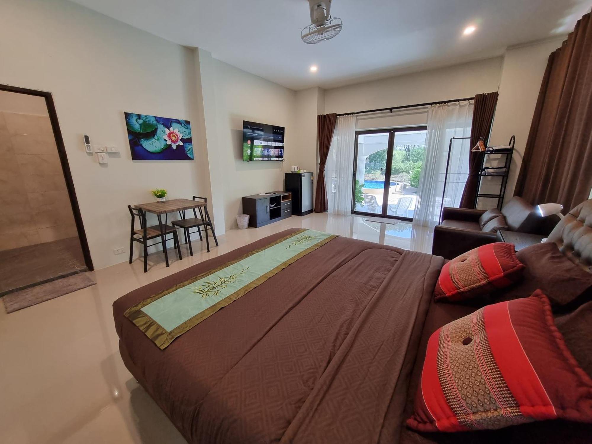 Bua Daeng Homestay Resort Kumphawapi Ngoại thất bức ảnh