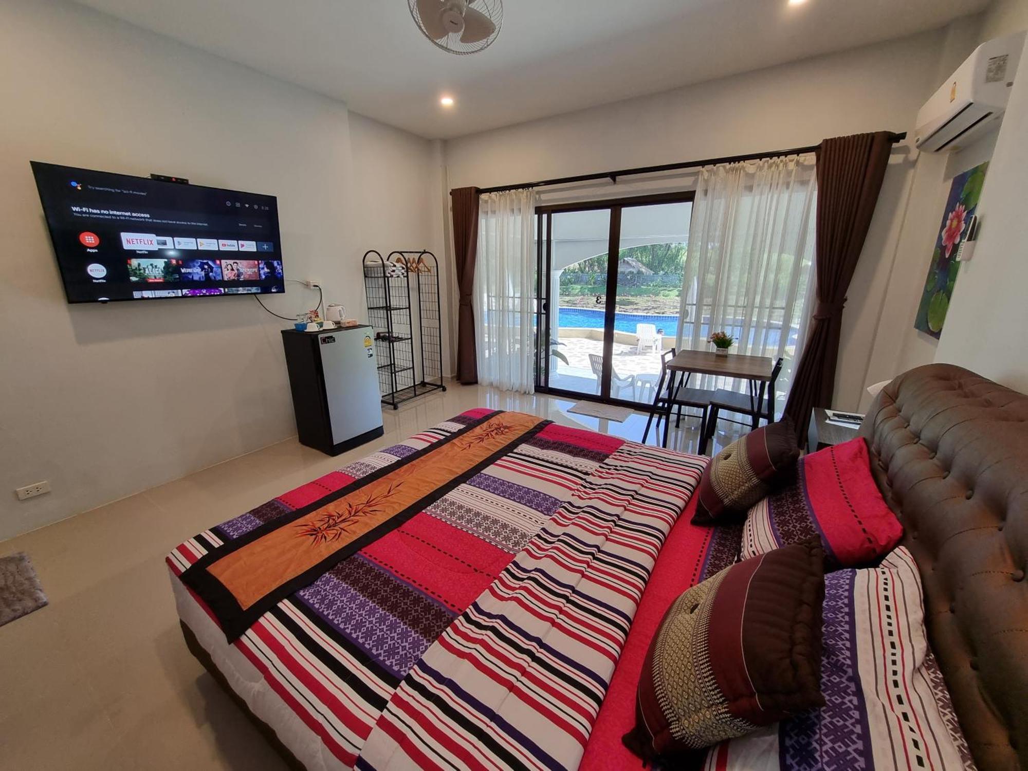 Bua Daeng Homestay Resort Kumphawapi Ngoại thất bức ảnh