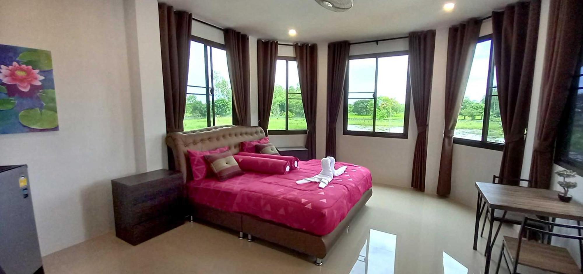Bua Daeng Homestay Resort Kumphawapi Ngoại thất bức ảnh