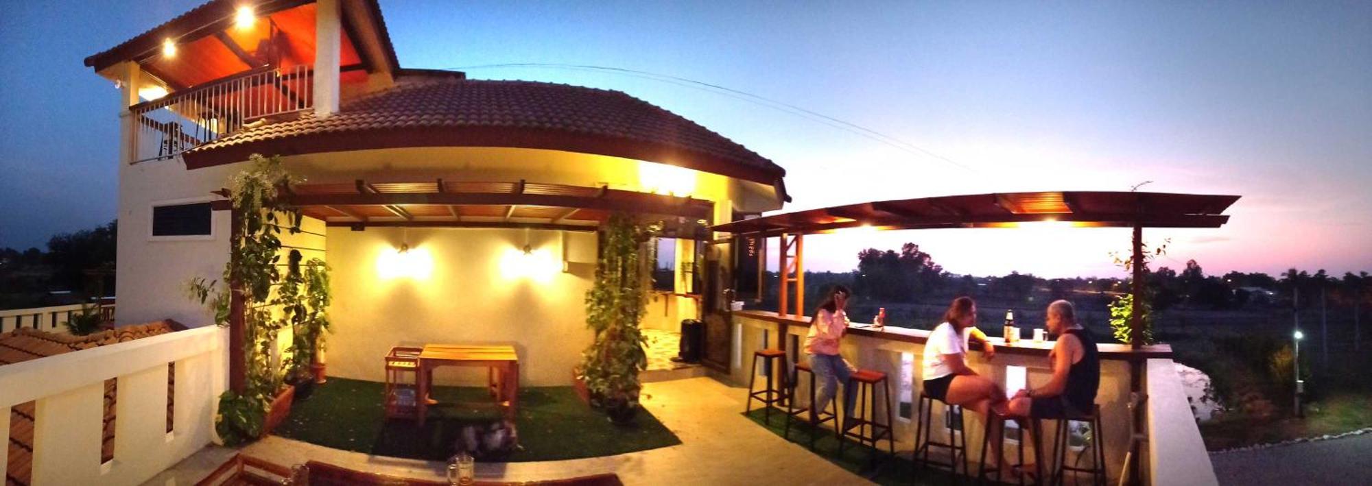 Bua Daeng Homestay Resort Kumphawapi Ngoại thất bức ảnh